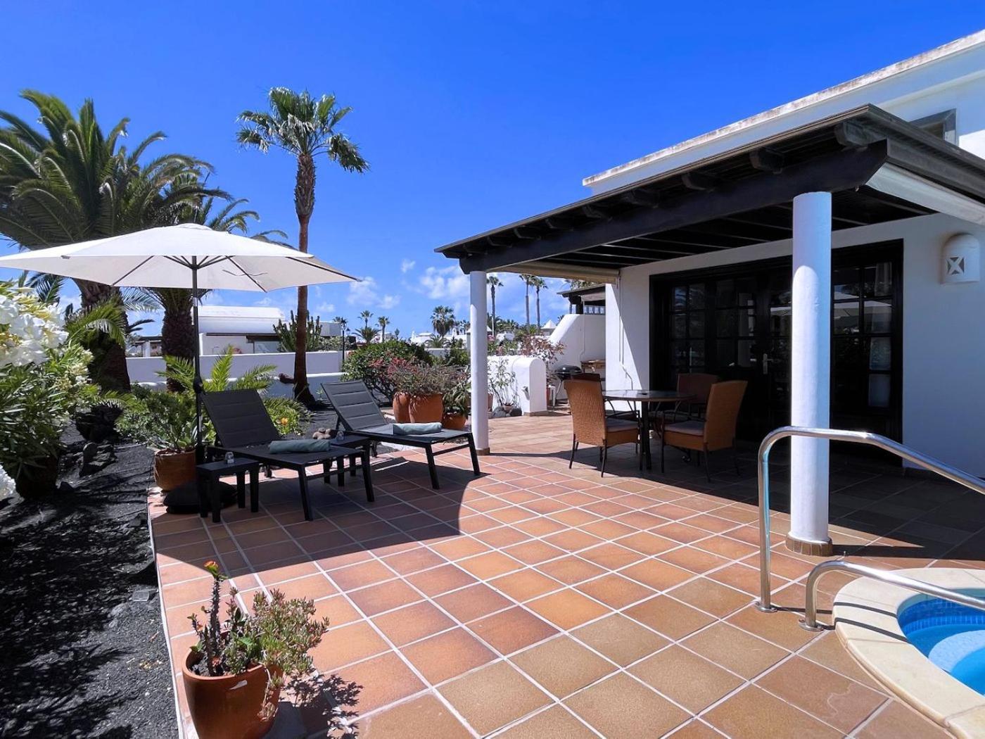 Villa Casa Karoline With A Sunny Terrace, Heated Pool, Comfort And Privacy In A Quiet Neighborhood Плая Бланка Екстериор снимка
